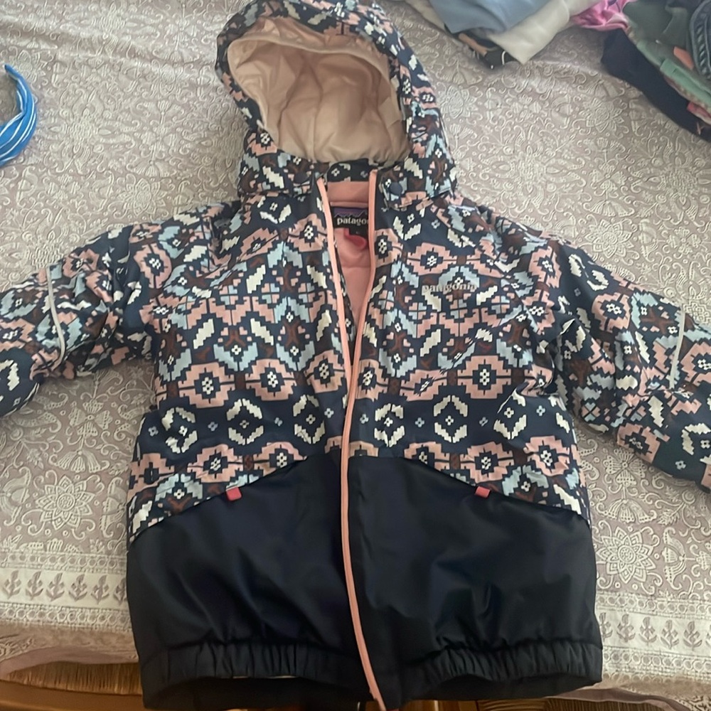 Girls 5T Patagonia winter coat. Good used condition.